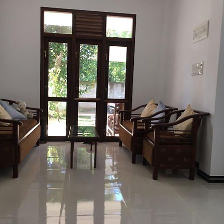 Bosadi Homestay Katunayaka Exterior foto